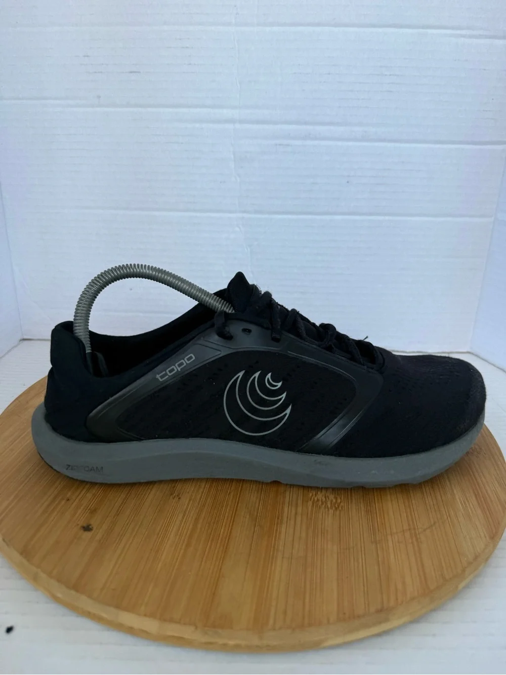 Topo Athletic ST-5 Men 9.5 Sneakers Minimalist Black Charcoal Lace Running Shoes